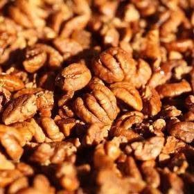 【山核桃仁】2025新货上市，买4送1，买8送2，每年100000+单，松脆酥爽，自然的酥香松脆，咬在嘴里那种爽，停不下嘴，上班、追剧、闲聊，好伴侣