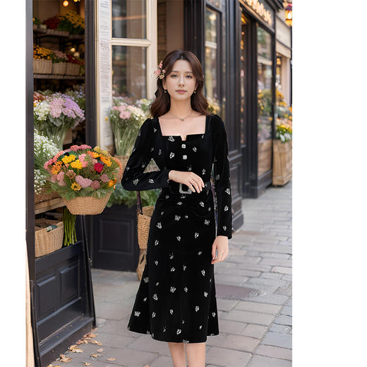 9/7奢姿大码女装2024秋季气质方领时尚连衣裙胖妹妹蝴蝶丝绒简约裙子9943834059 商品图3