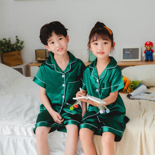 【萌娃休闲睡衣，面料舒适，可爱设计】高密仿真丝 秋季长袖长裤四季款 儿童夏季睡衣短袖短裤 小翻领纯色可爱 中小童家居服简约-QQ 商品图2