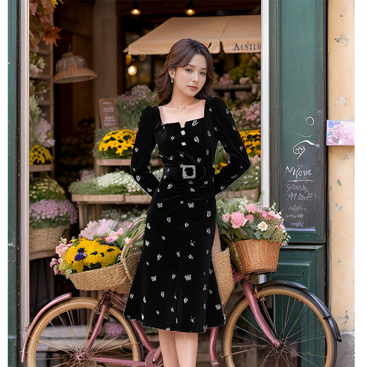 9/7奢姿大码女装2024秋季气质方领时尚连衣裙胖妹妹蝴蝶丝绒简约裙子9943834059 商品图2