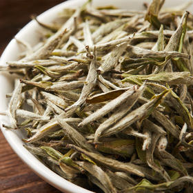 （买一送一）2024大师手作白毫银针（特级）， 白毫银针金奖大师姜玉辉亲制，一口鲜灵，甘如泉，清如风【G】