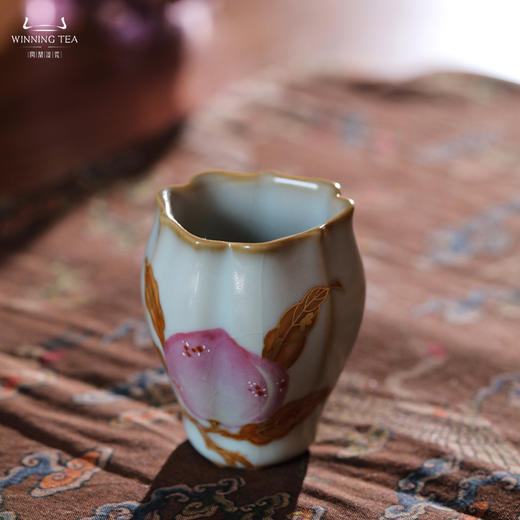 问鼎汝瓷鼎峰系列月白小佛手杯（描金三桃） 商品图1