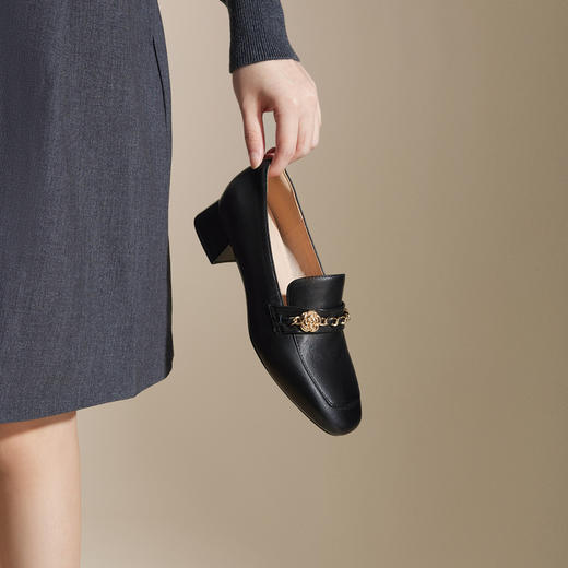 千百度羊皮粗中跟乐福鞋女秋季通勤通勤小皮鞋真皮单鞋A24411950 商品图1