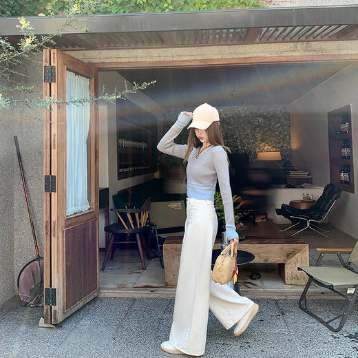 <曾小咸推荐> 设计感撞色拼接灰色短款V领打底衫   商品图3