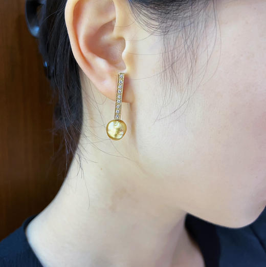 CHIC系列 18K镶钻石、大溪地珍珠和南洋KESHI珍珠耳坠 商品图2