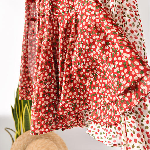 24严选夏季新款法式清新抽褶鱼尾碎花V领显瘦中长款连衣裙 7532 商品图3