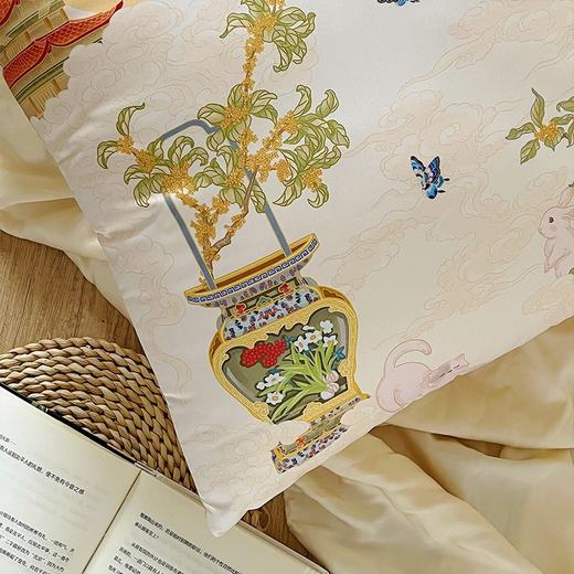 【抱枕】  玉兔戏蝶抱枕 商品图2