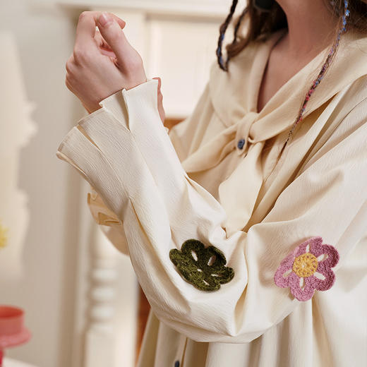 【38女王节】两三事花海梦游2024秋新款学院风立体花朵绑带海军领衬衫裙连衣裙 商品图3