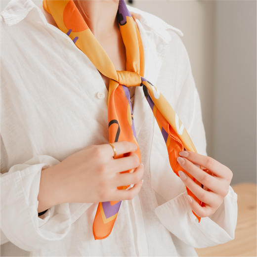 咔哒心系列环保印花丝巾 商品图1