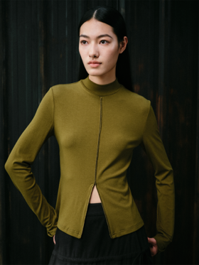 LIYIHAN 24秋设计感开叉修身上衣橄榄果绿色中领针织女24冬新款