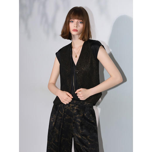 COCOBELLA[商务休闲风]设计感V领西装马夹奢感烫金马甲WS0008 商品图2