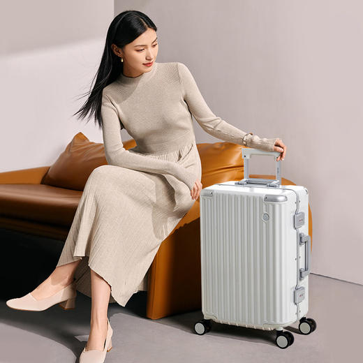 爱华仕(OIWAS) 铝框拉杆箱 磨砂防刮 四角金属防撞登机箱OCX6771-20 商品图5