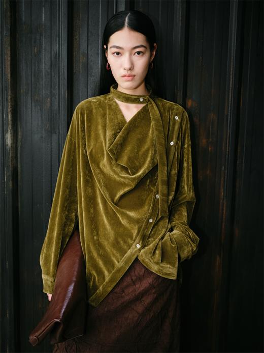 LIYIHAN 新中式丝绒不规则衬衫女24秋季新款设计感不规则长袖上衣 商品图0