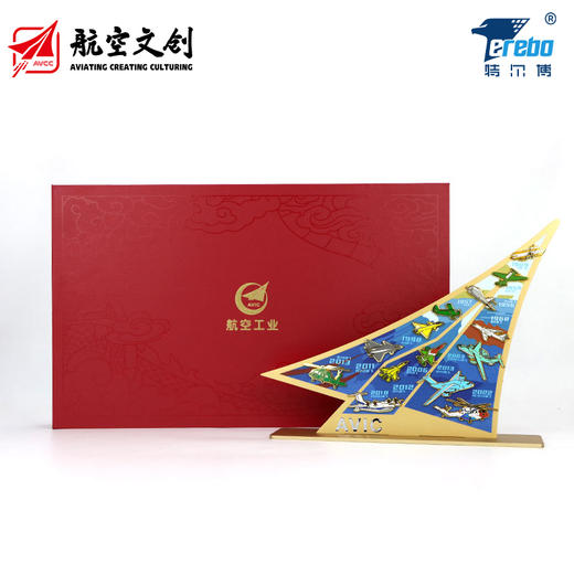 【中航工业官方正品 长春航展、九三阅兵纪念品】特尔博 联名款 新忠徽章套装 独家收藏纪念 商品图0