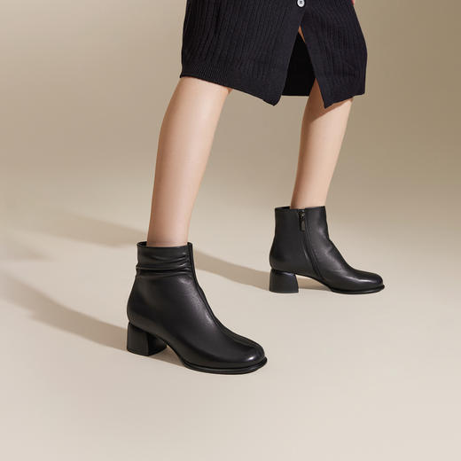 千百度羊皮时装靴女秋冬粗高跟靴瘦瘦靴通勤洋气小短靴A24562901 商品图2