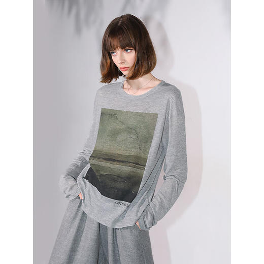 【有赞】COCOBELLA印象派印花废土风毛边长袖T恤baby肤感打底衫TS3018 商品图0