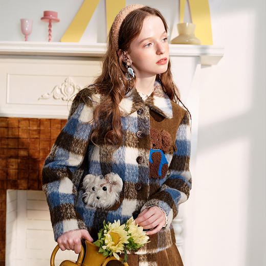 两三事逆风祈愿2024秋季新款复古小狗扣针刺绣格子毛呢外套女宽松 商品图3