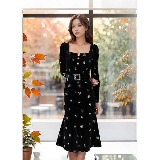 9/7奢姿大码女装2024秋季气质方领时尚连衣裙胖妹妹蝴蝶丝绒简约裙子9943834059 商品图1