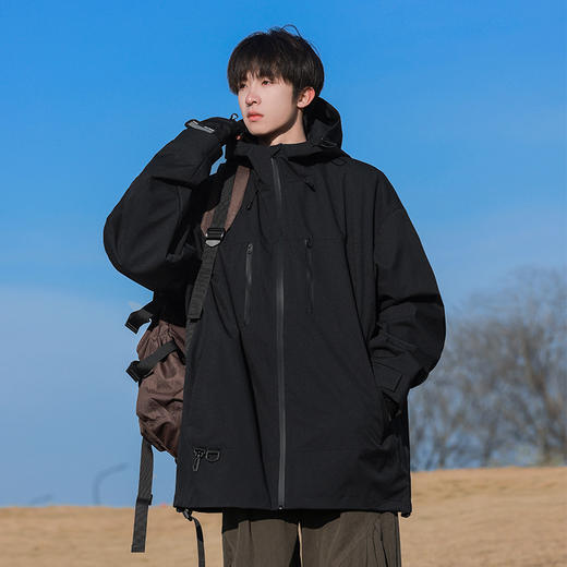【轻量化出行！山系冲锋衣】整体OVERSIZE版型，男女同款，春秋季男士连帽外，潮牌户外登山休闲美式夹克，情侣防水防风外套L 商品图1