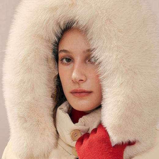 【暖冬内购】两三事 雪落暮林 2024冬季新款不规则单排扣狐狸毛领羽绒服女宽松 商品图2