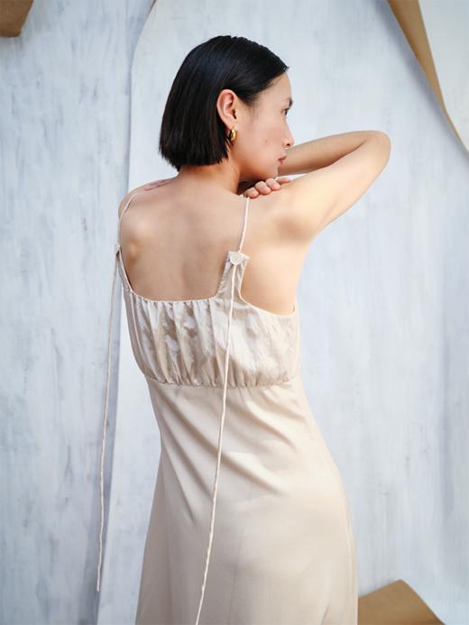 LIYIHAN 涌动 24新一字领醋酸吊带无袖连衣裙气质夏秋通勤显瘦女 商品图1