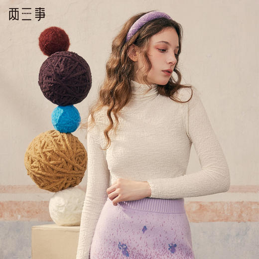 两三事 晨晓光年 2024秋季新款百搭褶皱高领修身打底衫女针织衫 商品图0