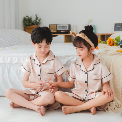【萌娃休闲睡衣，面料舒适，可爱设计】高密仿真丝 秋季长袖长裤四季款 儿童夏季睡衣短袖短裤 小翻领纯色可爱 中小童家居服简约-QQ 商品图9