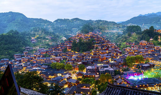 【特惠游】贵州黄果树瀑布+荔波小七孔+西江千户苗寨+天河潭+青岩古镇+平坝樱花高铁5日游 商品图4