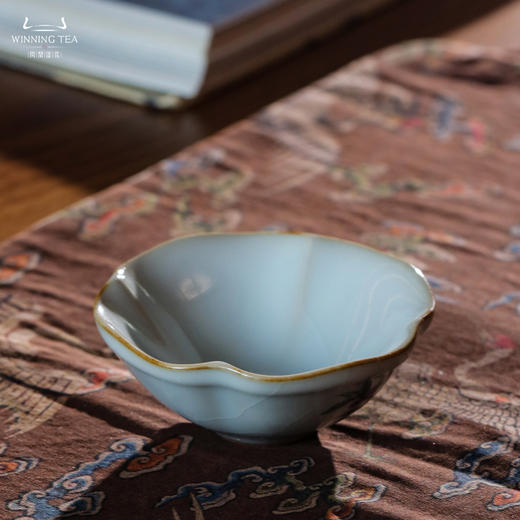 问鼎汝瓷鼎峰系列月白家荷杯（五桃） 商品图1