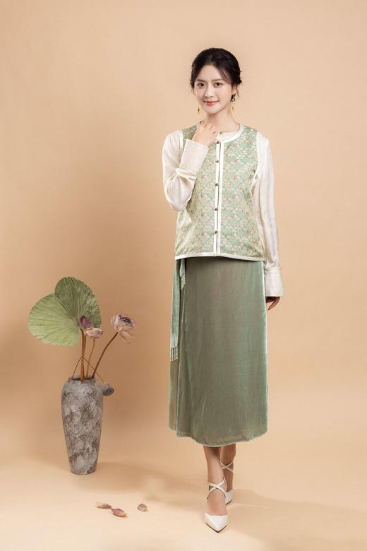 荷言HEYEN 晋水百花 真丝非遗宋锦新中式两穿马甲宋锦包扣+玉石扣对襟全手工马甲 高级定制 商品图0