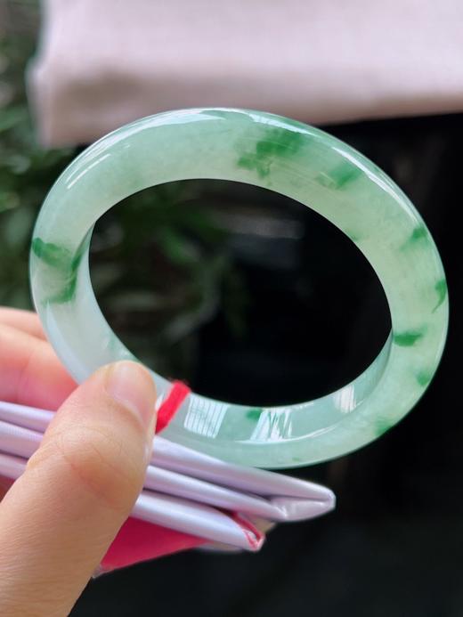 58圈口飘花翡翠手镯 商品图0