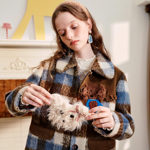 两三事逆风祈愿2024秋季新款复古小狗扣针刺绣格子毛呢外套女宽松 商品图1