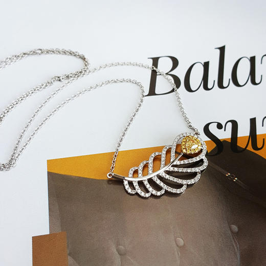 【天然正品】AU750白金时尚简约款0.190克拉羽毛造型钻石吊坠项链230824NJ11+  现售价：3680！ 商品图2