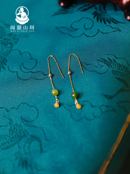 一款多戴超实用精致款碧玉莲蓬耳线～ 上耳摇曳生姿，温润古典！可调节硅胶球+可取卸碧玉设计，耳线长度自由调节，多种戴法不乏味～s925银镀金材质，佩戴不敏感！ 商品图2