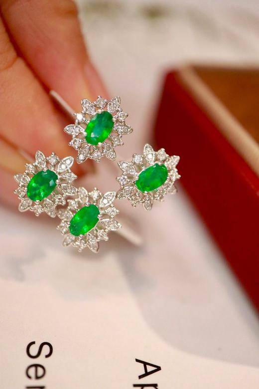 18K祖母绿耳钉0.7ct 商品图2