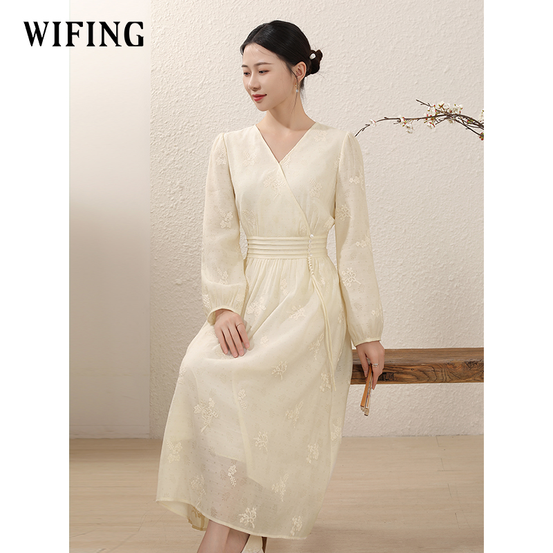 杏色天丝刺绣连衣裙春季新款女装新中式国风显瘦裙子