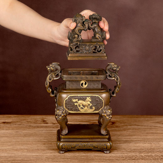 吉祥古法香炉 带座螭龙耳双狮戏球熏炉 商品图5