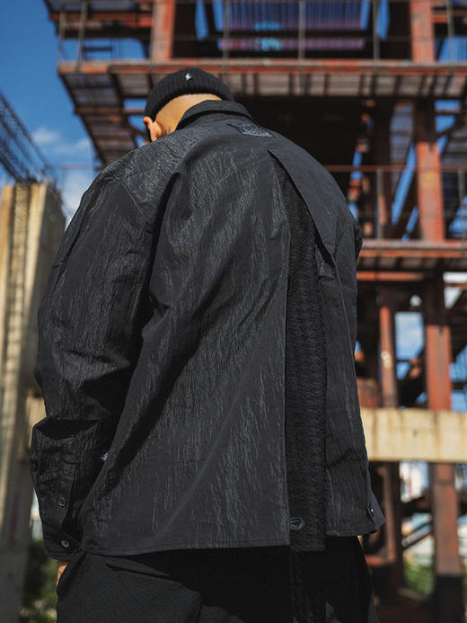 BK2024秋季黑色褶皱拼接衬衣 商品图0