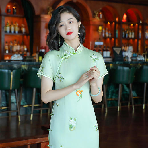 OY-24261中国风优雅气质旗袍夏季2024新款年轻款缎面刺绣日常改良款24261 商品图1