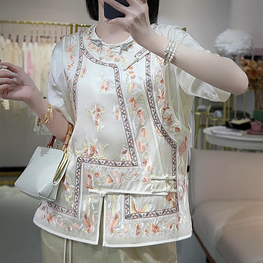 KDS-2549秋季国风醋酸重工刺绣马甲复古斜襟盘扣马夹 商品图0