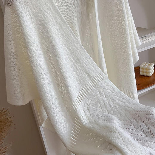 清新空调房百搭围巾披肩 2024经典薄款披肩女 镂空流苏 时尚外搭旗袍 白色斗篷 商品图2