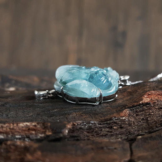 【天然正品】AU750白金镶钻镶天然糯冰种飘蓝花牡丹花造型翡翠吊坠项链220824NJM26 现售价：3280 商品图5