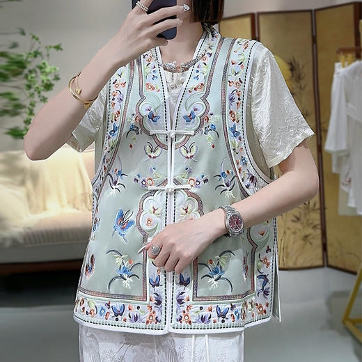 KDS-2550新中式国风重工刺绣马甲女装批发中国风改良马夹醋酸盘扣高档坎肩 商品图2