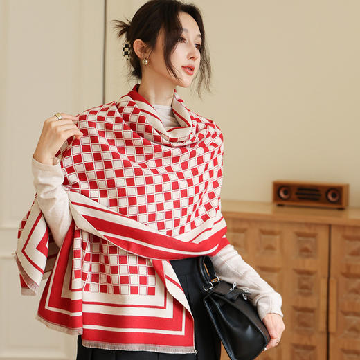 2024年款秋冬季百搭围巾 拼色双面格子款 仿羊绒围巾 毛毯两用保暖围脖披肩女 商品图1