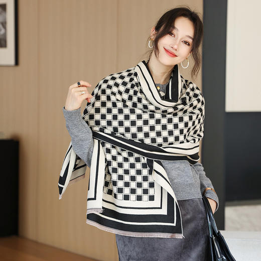 2024年款秋冬季百搭围巾 拼色双面格子款 仿羊绒围巾 毛毯两用保暖围脖披肩女 商品图2
