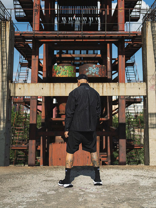 BK2024秋季黑色褶皱拼接衬衣 商品图7