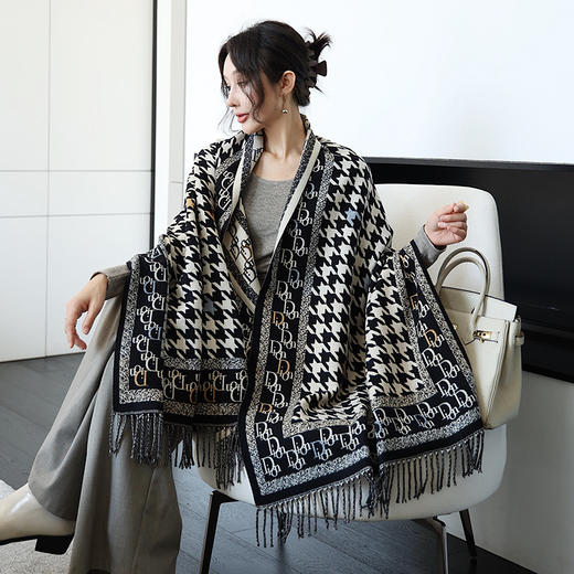 韩版气质秋冬新款围巾 黑白千鸟格围巾女 加厚保暖 字母长流苏仿羊绒披肩围脖 商品图0