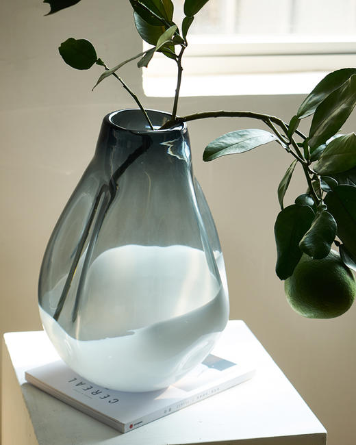 轻奢风简约小口大肚子水滴花瓶上烟灰下白渐变台面花瓶室内装饰品 商品图2