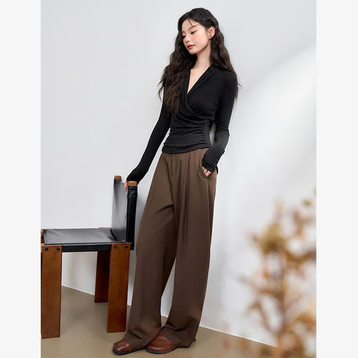 西遇设计感通勤风优雅交叉长袖T恤女高级感修身打底衫V0043126 商品图1