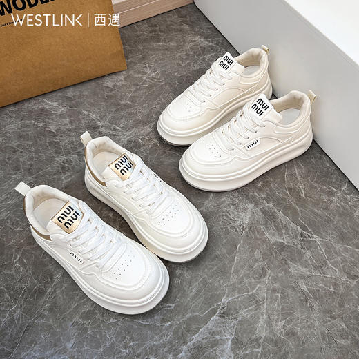 【限时秒杀】西遇厚底小白鞋女新款早春低帮百搭增高休闲鞋配裙子白色板鞋D0047974 商品图4